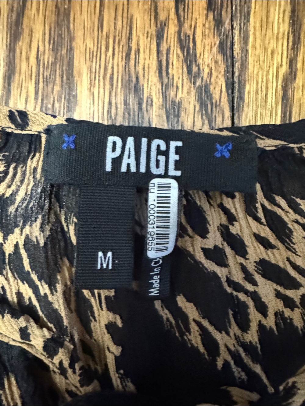 PAIGE 100% Silk Animal Print Blouse Medium Black Tan Tie Neck Ruffle Cuffs - Picture 2 of 8